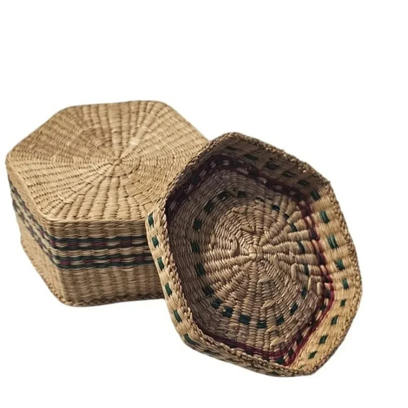 Vtg Handwoven Sweetgrass Basket w Lid from The Peoples Republic China 3" x 5" - Picture 4 of 9